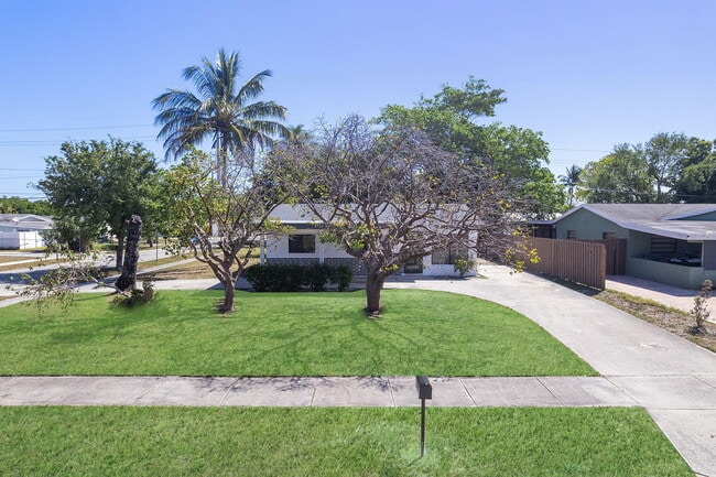 Photo - 714 NW 1st Way