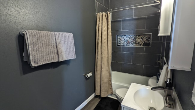 Photo - 505 E Rusholme St Unidad Lower