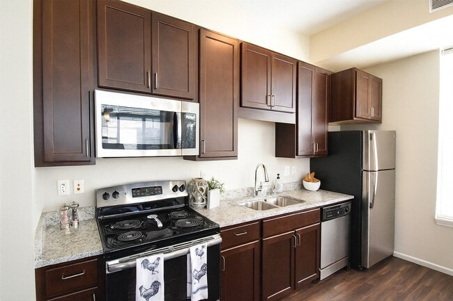 Oaks of Shorewood Apartments