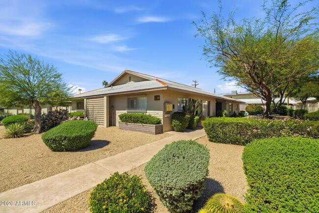 Photo - 3640 E Montecito Ave Unidad 2