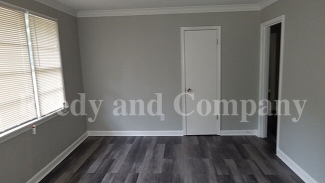 Photo - 893 Linwood Rd