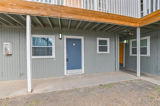 Photo - 2401 Manor Rd Unit 131