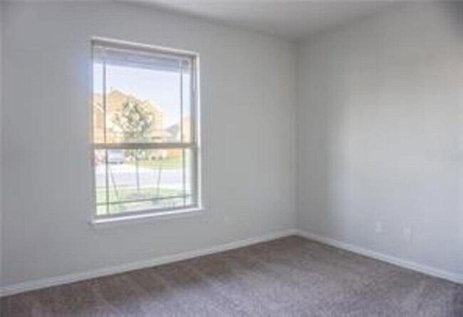 Photo - 4021 Gildas Path