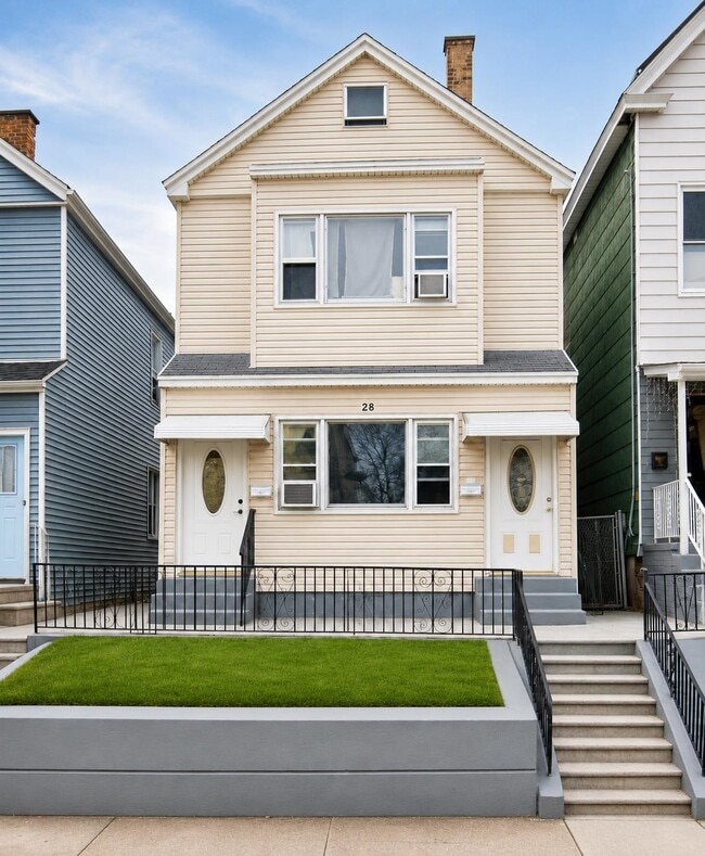 Building Photo - 28 E 49th St