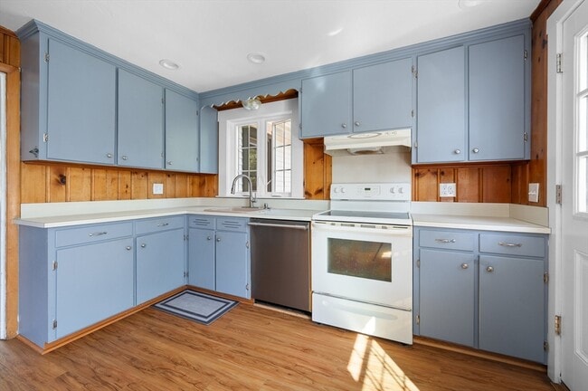 Photo - 30 Whitney St