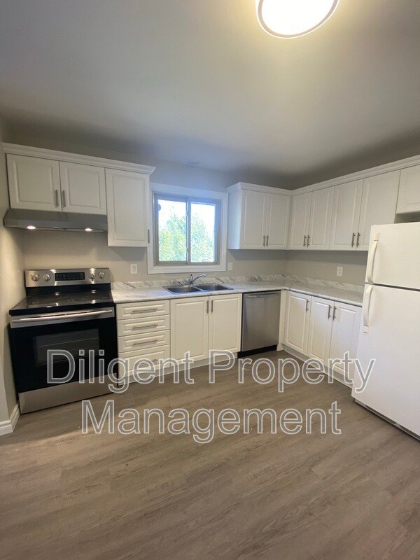 Photo - 1528 Redwood Dr