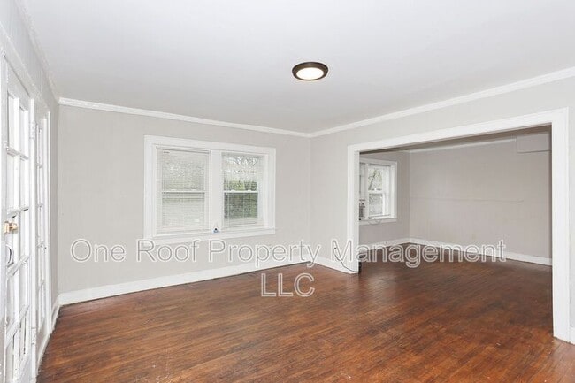 Photo - 3225 E 8th St