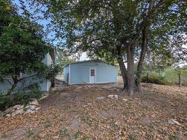 Photo - 890 Josephine St