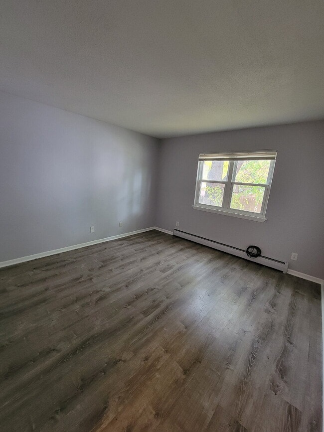 Building Photo - Beautiful one-bedroom Unit 300 Rental