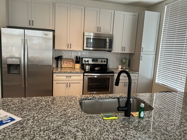 Photo - 401 W Trade St Unidad ID1344140P