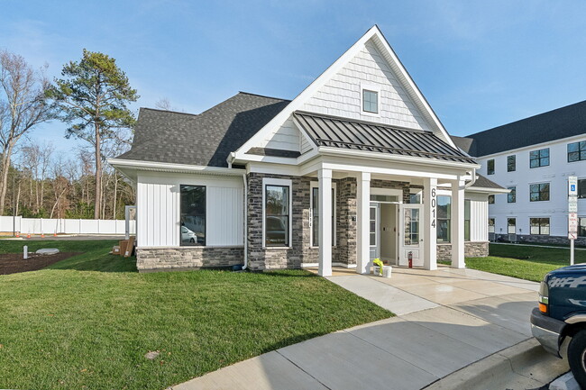 Photo - Magnolia Gardens