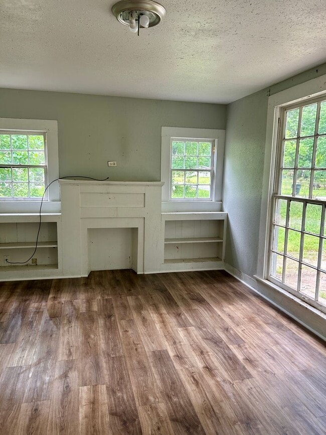 Photo - 346 E 73rd St