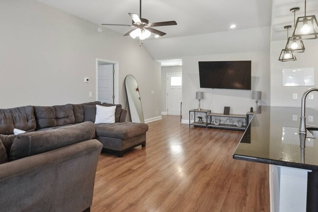 Photo - 2909 Darrow Rd