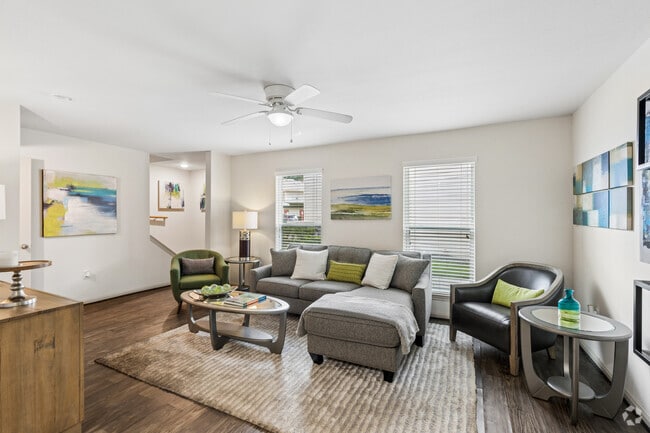 2BR, 1.5BA - 1000SF - Living Room