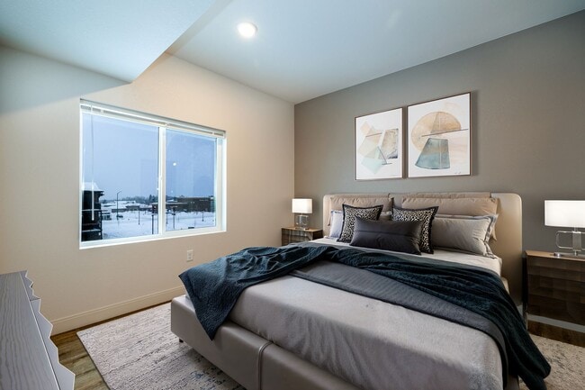 1 Bedroom & 1 Bedroom + Den at UC!