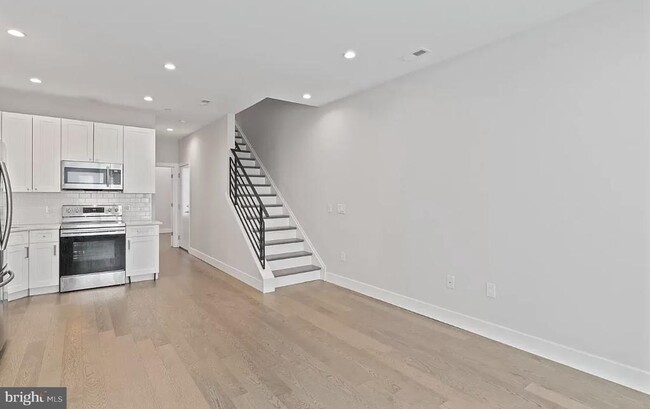 Building Photo - 2118 N 8th St Rental