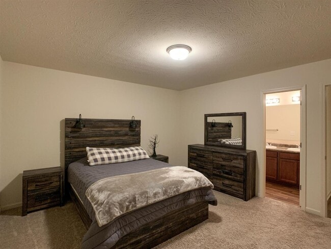 Photo - 391 Ariel Dr