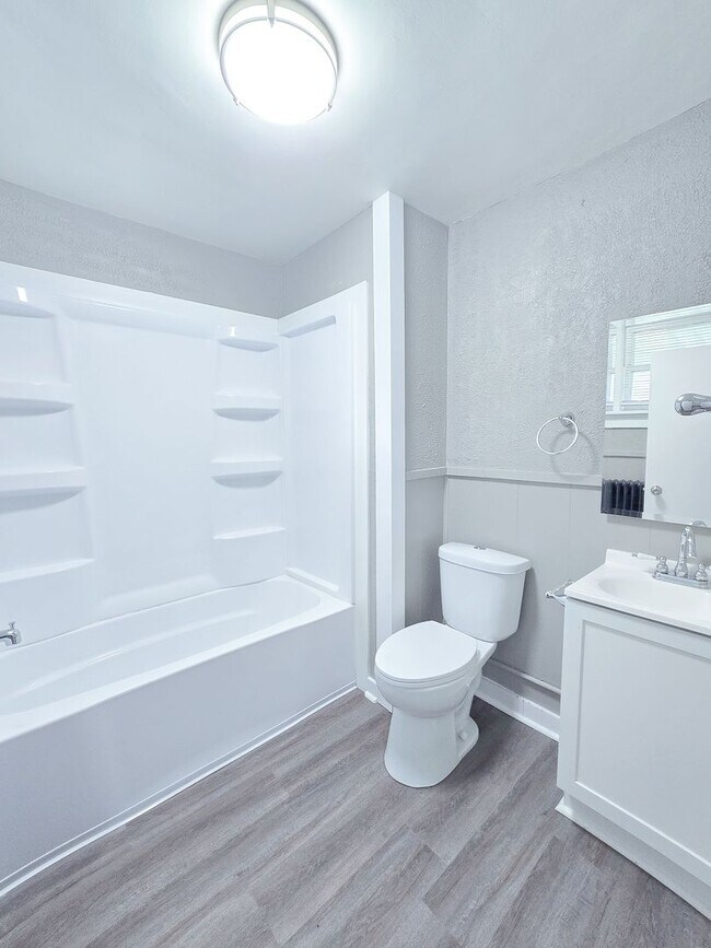 Photo - 627 N Main St Unit 627-B North Main Street