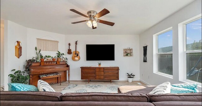 Photo - 765 SW Portal St