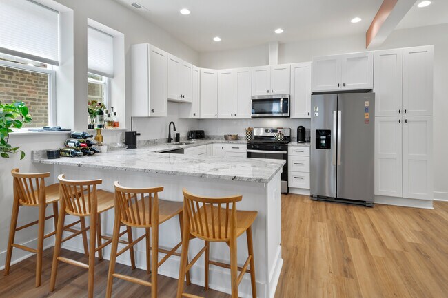 Photo - 824 N Maplewood Ave Unit 2