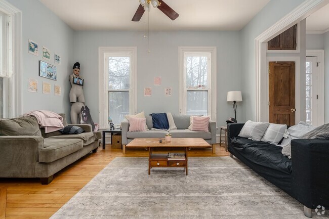 Building Photo - 716 W Kalamazoo Ave Rental