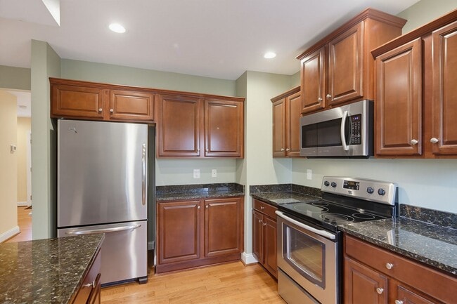 Photo - 225 E 5th St