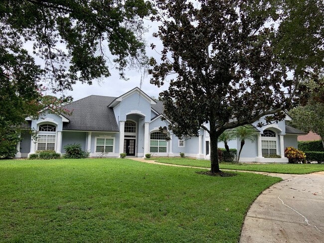 Building Photo - 5 Bedroom/3.5 Bathroom Pool Home On Cul-De-Sac Minutes from Downtown Windermere!!!