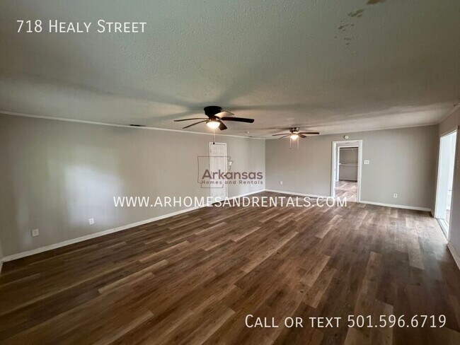 Photo - 718 Healy St