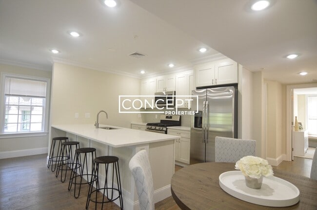 Building Photo - 56 Cedar St Unit 3