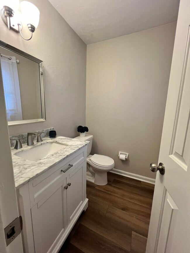 Photo - 1000 Holland Dr