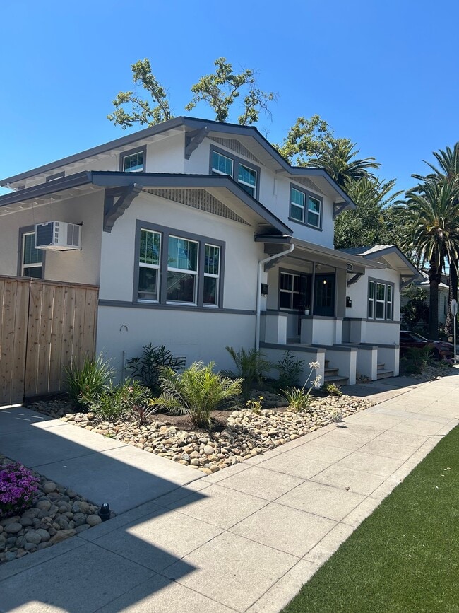 Building Photo - 1845 N Center St