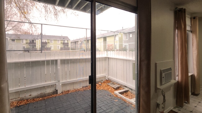 Photo - 4608 Neil Rd Unidad 4608 Neil Road # 15-263