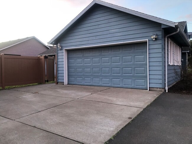 Photo - 3 Bed, 2 Bath Dallas Home!