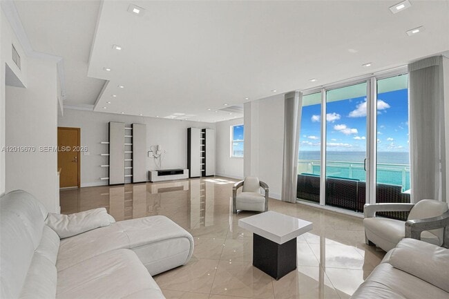 Building Photo - 3001 S Ocean Dr Unit 1611