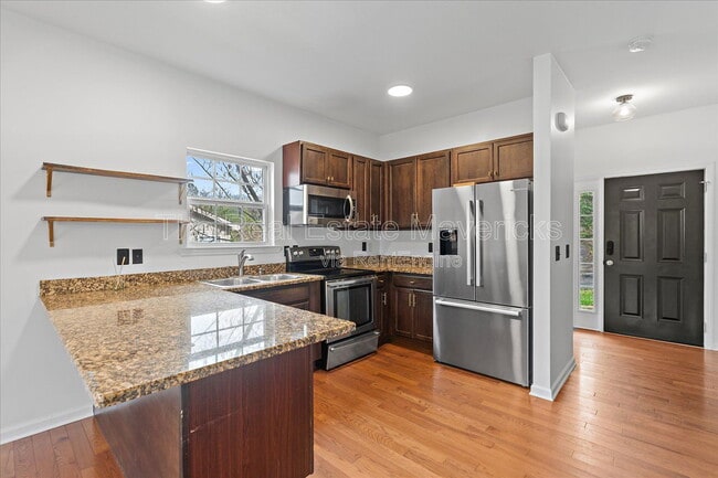 Photo - 1147 Coker Cir