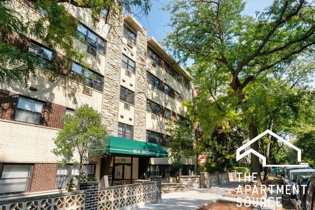 Building Photo - 510 W Briar Pl