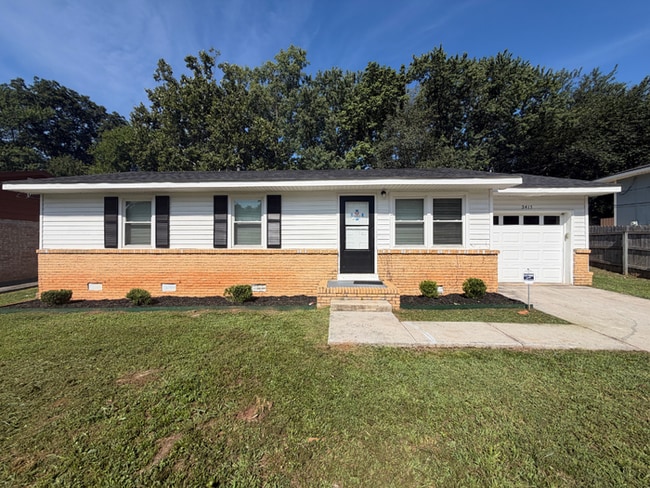Building Photo - 3BR/2BA Huntsville Rental with 1-Car Garage, Hardwood Flooring & Fenced Yard