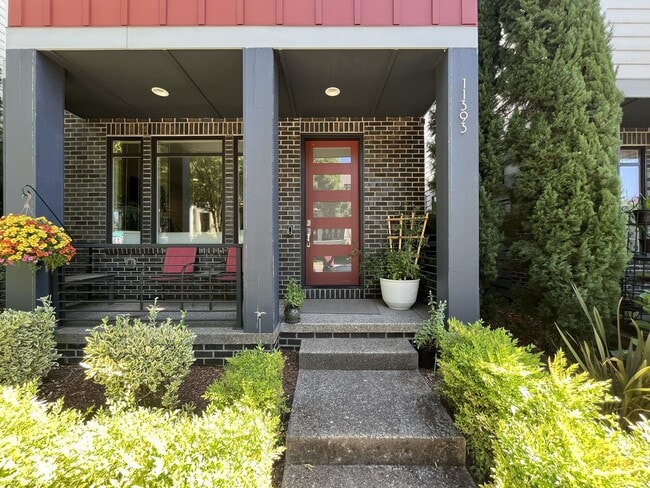 Photo - Spacious 2,511 Sq Ft Wilsonville Townhome with Vaulted Loft, Modern Kitchen & Attached Two-Car Ga...