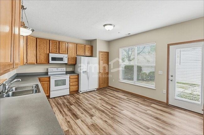 Photo - 7194 Winterbek Ave