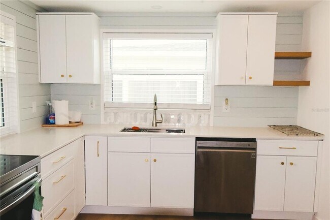 Photo - 361 Shamrock Blvd