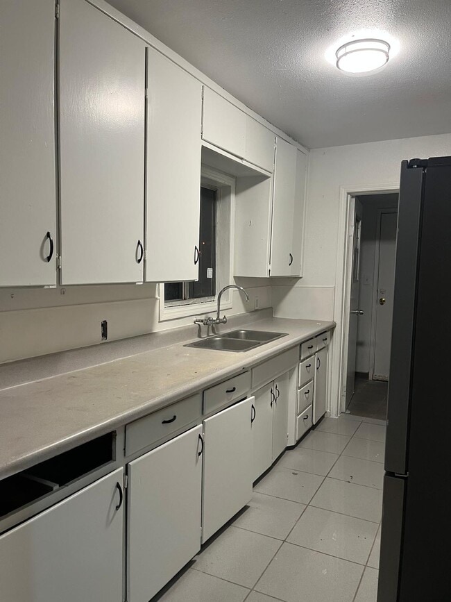 Photo - 384 N Westside St