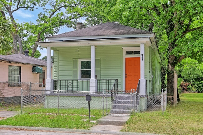 Photo - 917 Elliott Ave