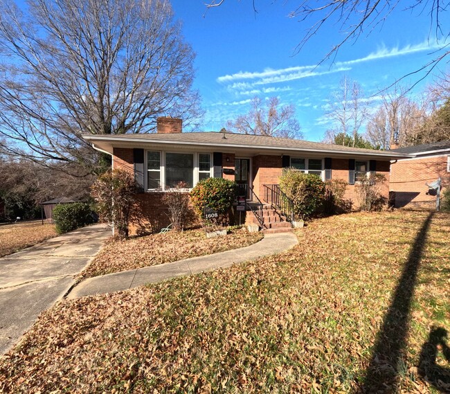 Photo - Beautiful 3 Bed 2 Bath Home Located In Gre...