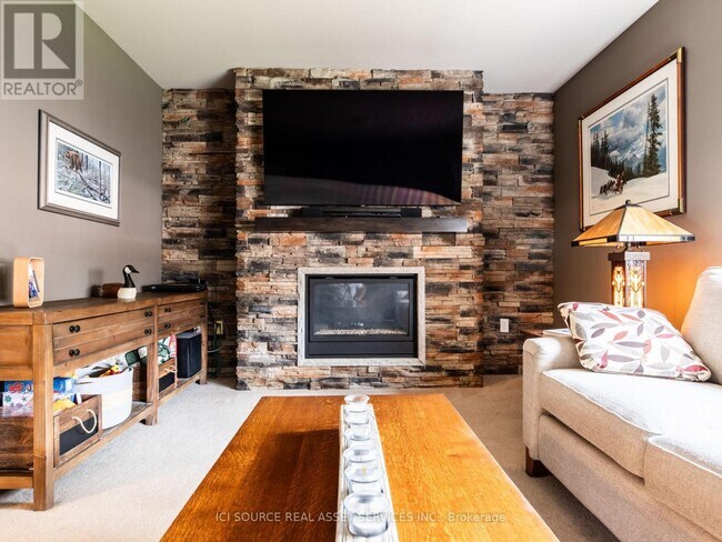 Photo - 1352 Coleman Cres