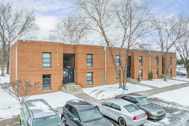 Building Photo - Bristol Gardens Apartments