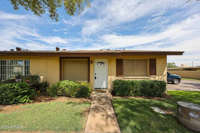 Building Photo - 2501 N 22nd Dr Rental