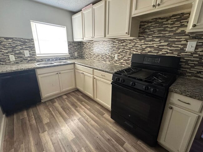 Photo - 7018 1/2 Avenue F Unidad 3