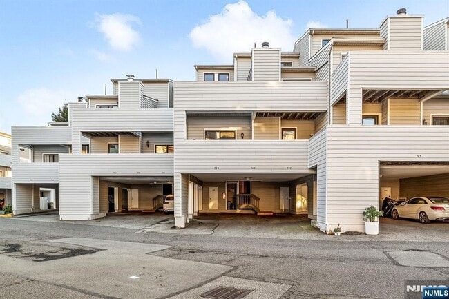 Photo - 750 Mainsail Ln