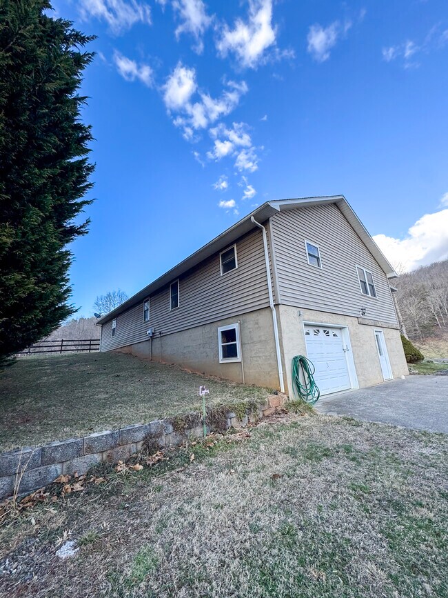 Photo - 74 Lockes Way