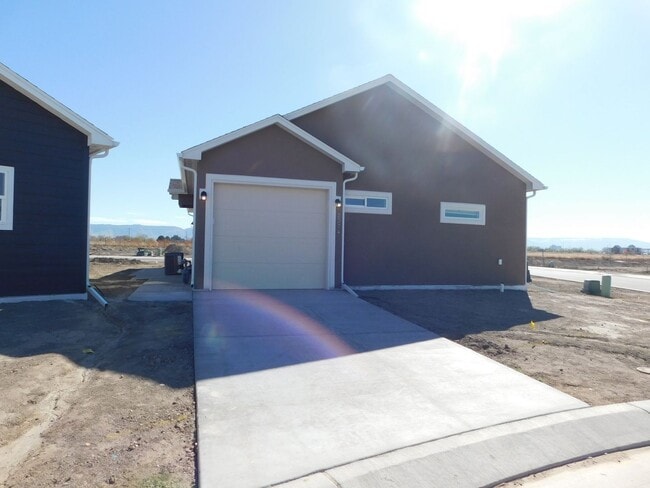 Building Photo - Within Walking Distance to Community Hospital Rental